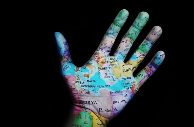 Intercultural Mediation in Translation and Interpreting